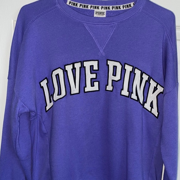 A long sleeved shirt - Picture 1 of 3